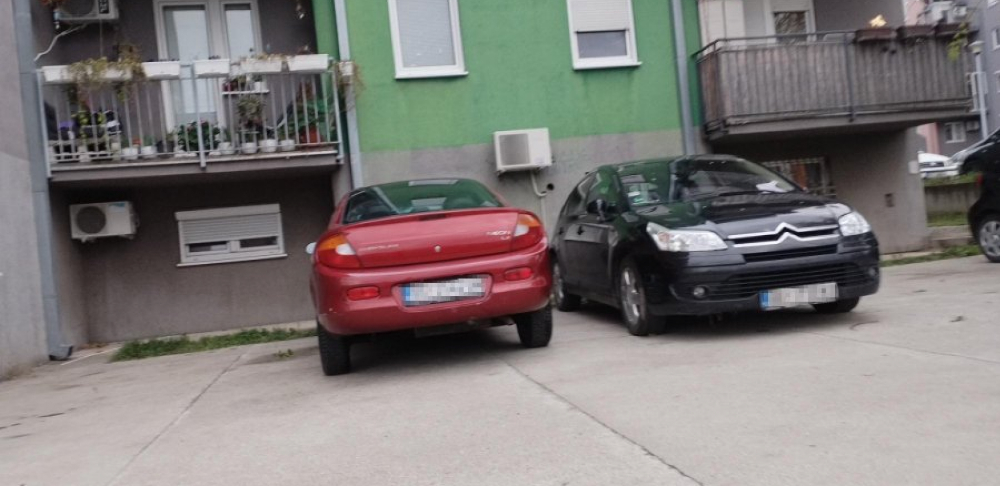 ON JE DOBAR OTAC, NIJE JE DRŽAO U KADI Majka devojčice koju je otac držao zatočenu se pojavila ispred zgrade i šokirala izjavom