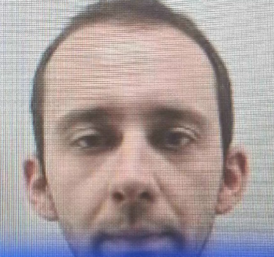 AKO GA VIDITE ODMAH ZOVITE POLICIJU Ovo je monstrum koji je držao ćerku u kadi i zlostavljao (FOTO)