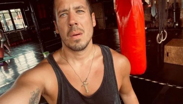 SMRŠAO 15 KILOGRAMA, PA SE SKINUO Nikola Rokvić pokazao mišiće, imao je 110 kilograma, a evo kako sada izgleda (FOTO)