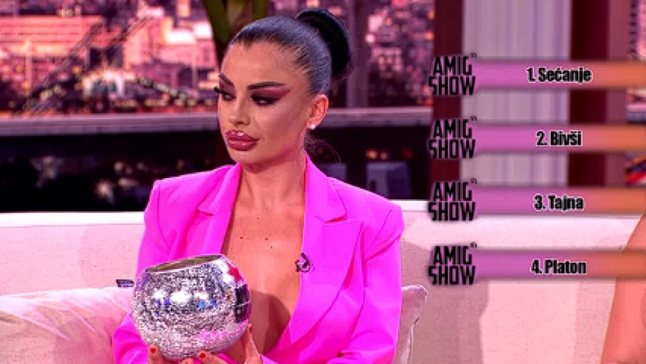 Sanja pokazuje Janjušu i Zoli grudi 