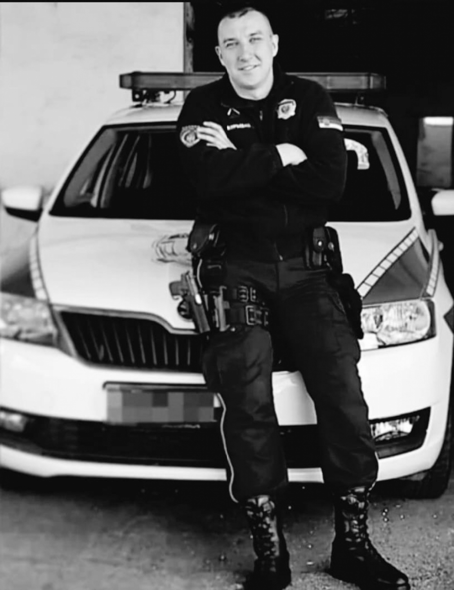 GODIŠNJICA UBISTVA POLICAJCA ĐURĐEVCA Kolegi u čast PU Zaječar postavila bilbord na Trgu Oslobođenja (FOTO)