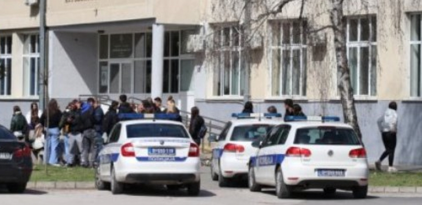 OČEVICI TRAGEDIJE U KAČAREVU OPISALI POTRESNE PRIZORE "Pokušao je nešto da kaže, a onda samo pao": Majka izustila samo dve reči!