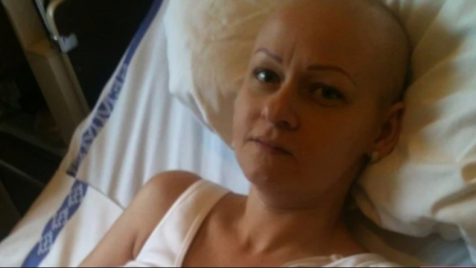 ĆERKA MU OVO NIKADA NEĆE OPROSTITI Dok je majka umirala od raka, otac je varao sa njenom prijateljicom, a posle sahrane je uradio UŽASNU STVAR