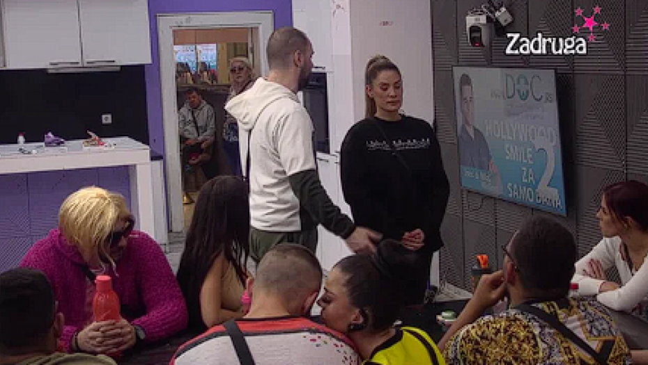 MENI OVO VIŠE NEMA SVRHU Kamera snimila tajni razgovor Zvezdana i Ane, uhvaćeni ispred kapije