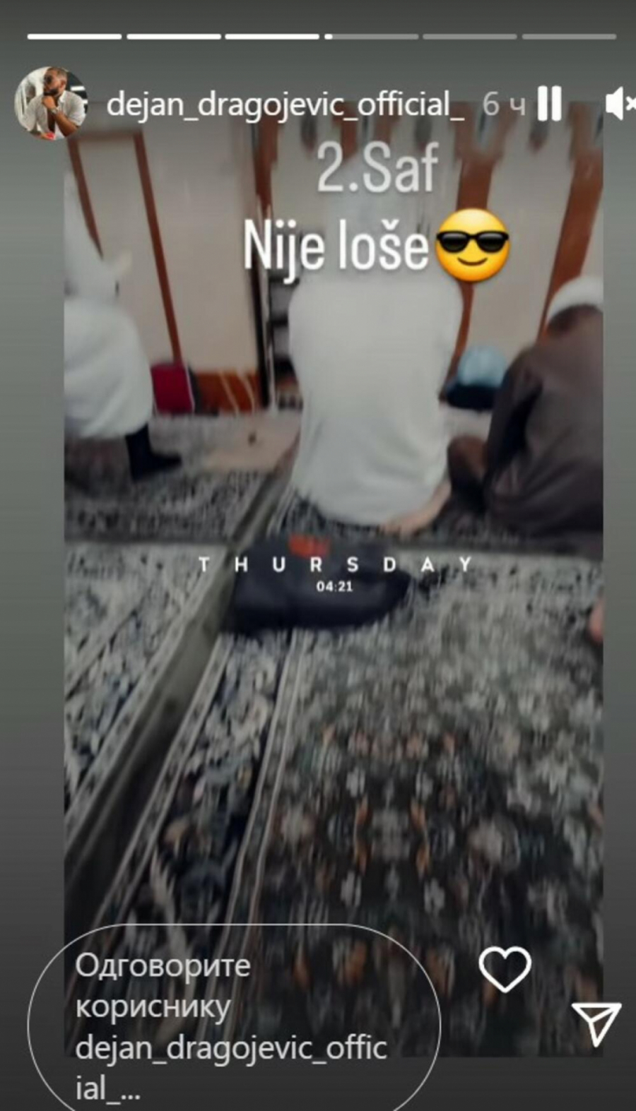 DEJAN DRAGOJEVIĆ OBJAVIO SNIMAK IZ DŽAMIJE KAKO OBAVLJA MOLITVU Ustao u pet ujutro kako bi klanjao, a evo kada se vraća u Srbiju! (FOTO)