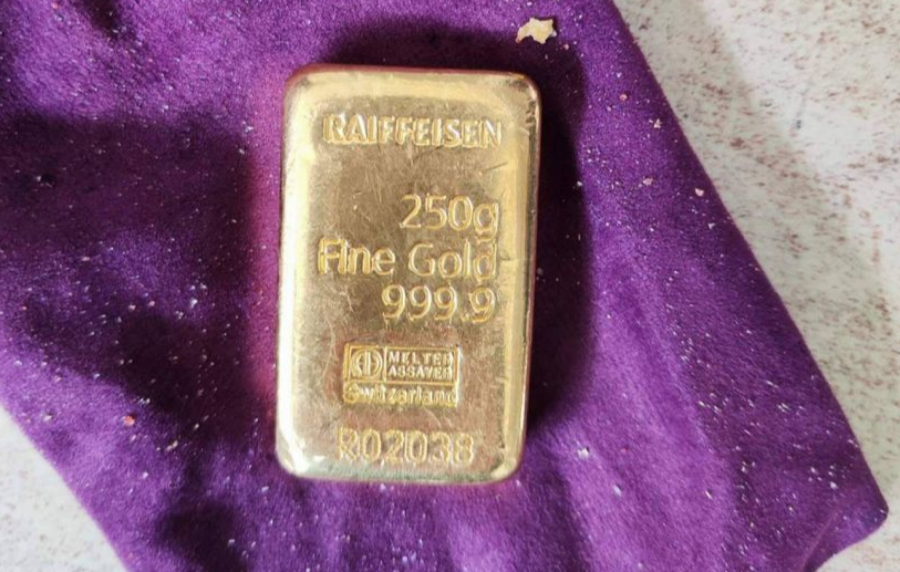 VELIKA ZAPLENA NA GRANIČNIM PRELAZIMA Pokušali da prošvercuju novac, zlato, skupoceni sat