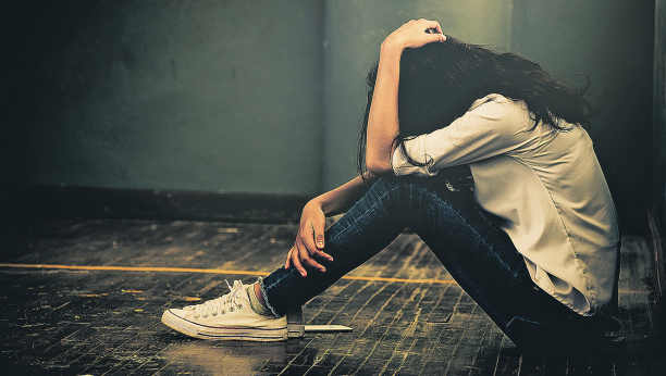 HOROR U SURČINU Devojčicu silovao drug iz škole, završila na psihijatriji: Pretili joj komadanjem roditelja!