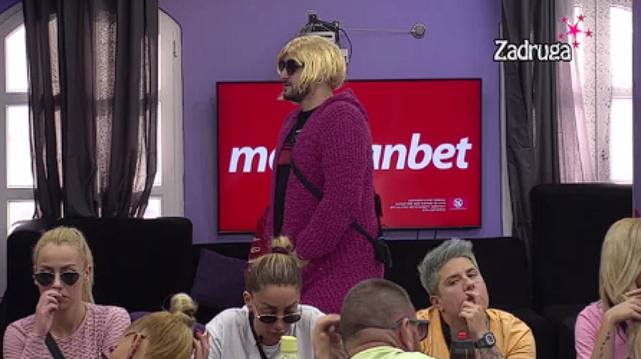 HTEO SAM DA JE OŽENIM, PA JE OTIŠLA NA TUĐI POLNI ORGAN Car kao Zola progovorio o planovima sa Miljanom, ona odlučila da sluša Zolandera