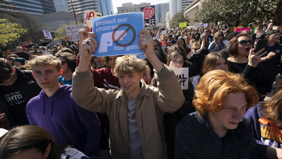 HAOS U TENESIJU! Masovni protesti u Nešvilu, poslanici se sklonili na nedelju dana!