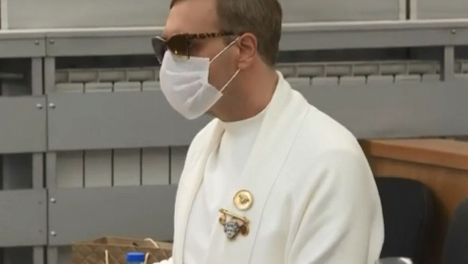 PROCURILA  FOTOGRAFIJA IZ ZATVORSKE SOBE Boki 13 iza rešetaka, bivši rijaliti učesnik neprepoznatljiv (FOTO)