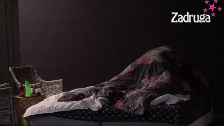 NE MOŽE DA ODOLI Zvezdan Slavnić legao u Majin krevet, a ono što je usledilo šokiralo je sve!