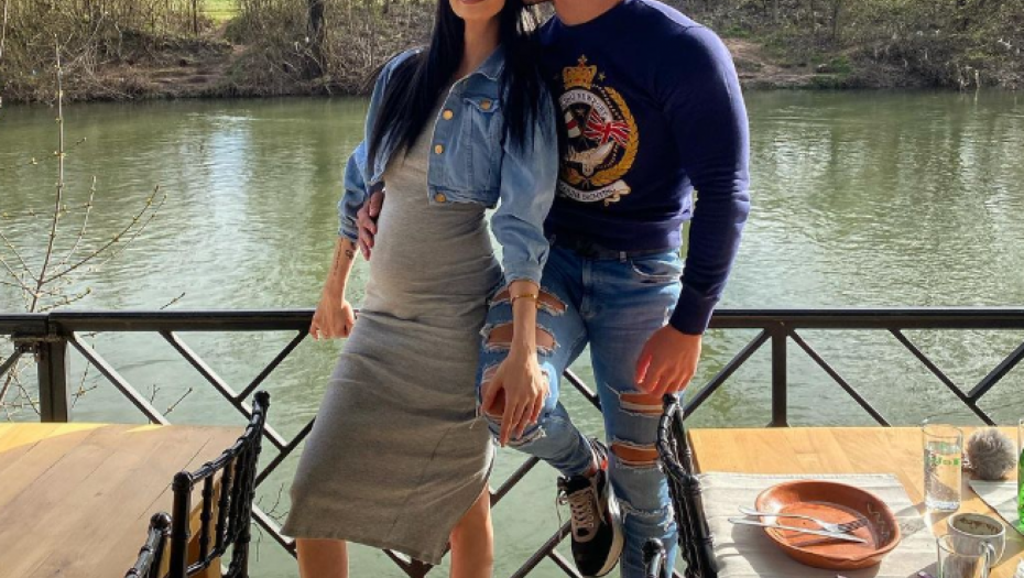 Tara Simov pokazala trudnički stomak