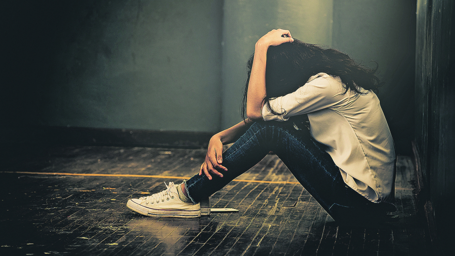 UČENICIMA IZ JAGODINSKE GIMNAZIJE KOJI SU SNIMALI ODNOS SA DRUGARICOM PRETI TRI GODINE ROBIJE Iako su maloletni krivično će odgovarati