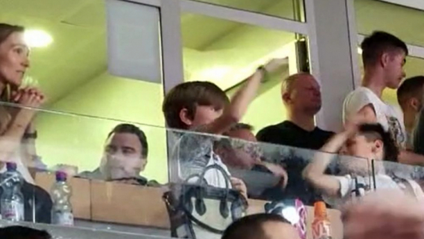 MA KAKAV NOVAK, STEFAN JE ZVEZDA VEČERI Pogledajte kako Noletov sin navija za Partizan (VIDEO)