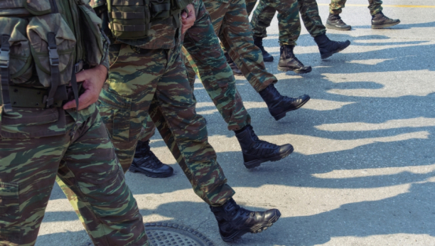 TALAČKA KRIZA U GRČKOJ Vojnik elitne jedinice bacio šok bombu, pa zadržao i tukao svog komandanta