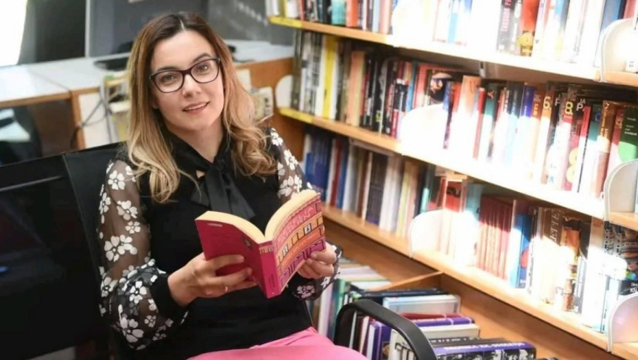 „AKO JE ŽIVOT IGRA, MI NA BALKANU VEĆ TRIDESET GODINA IGRAMO GLUVO GLAMOČKO KOLO“ Aforističarka Aleksandra Glišić: Nema bolje pisane forme kojom možete da odreagujete na sve što vam se dešava