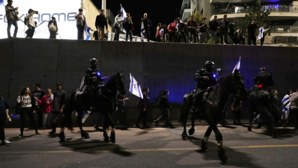 HAOS U TEL AVIVU! Vodenim topovima na demonstrante! (FOTO)