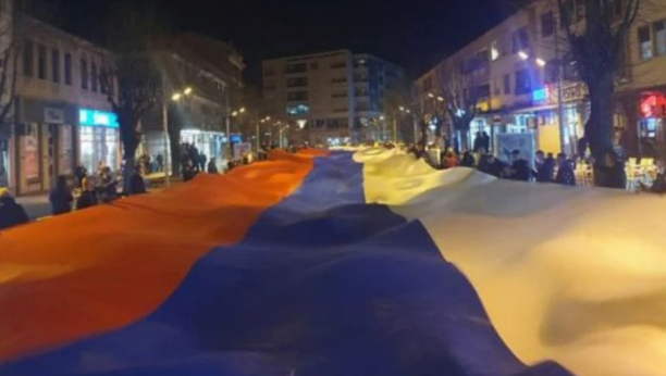 POGLEDAJTE KAKO SLAVI BASTION SRPSTVA: Ogromna TROBOJKA u Beranama (FOTO)