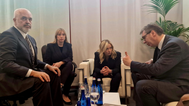 VUČIĆ SE SASTAO SA ĐORĐOM MELONI Na sajmu vina razgovarao sa italijanskom premijerkom (FOTO)