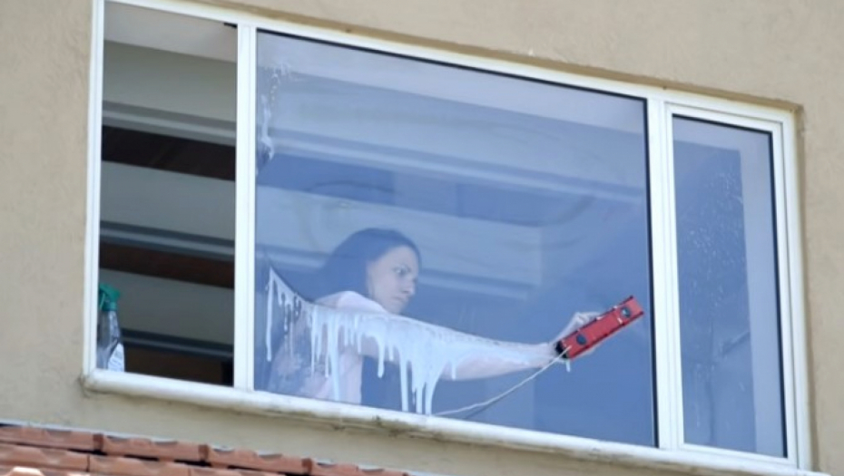 NE OSTAJU TRAGOVI BRISANJA Evo kako možete oprati fiksne prozore bez da izlazite iz stana