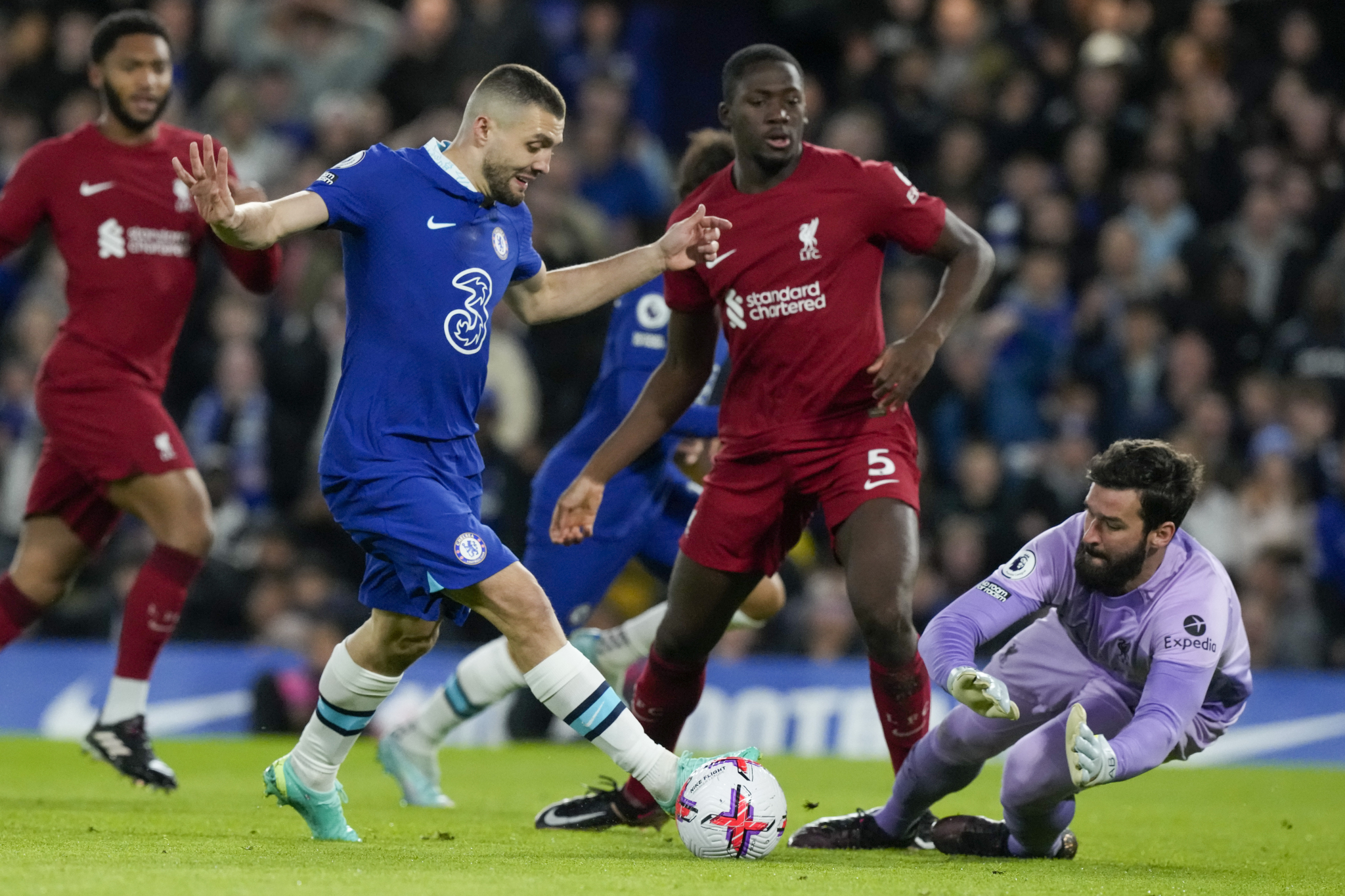 KAD SE SASTANU DVA LOŠA - DOBIJETE JOŠ GORI DERBI Liverpul i Čelsi se takmičili ko je gori, na kraju je trka izjednačena