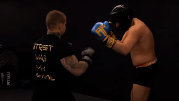 DRUGOVI " NAMESTILI" MLADOŽENJU Zbog starog običaja suočio se sa Vasom Bakočevićem i dobio batine koje će dugo pamtiti (VIDEO)