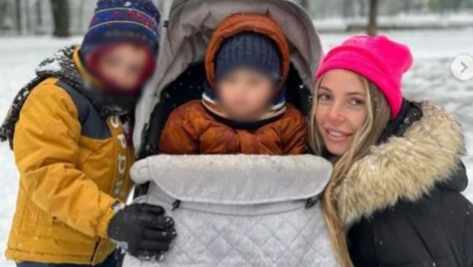 Alen i Maja sa sinovima 