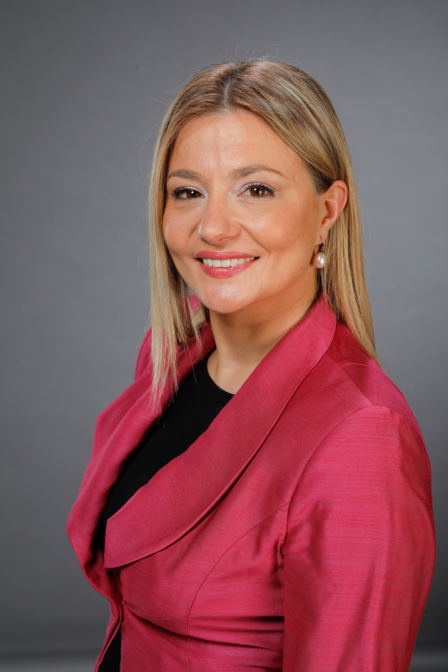 UMANJITE UTICAJ ALERGIJE PREVENTIVNOM TERAPIJOM Katarina Barudžija, diplomirani farmaceut iz Hemofarma, savetuje