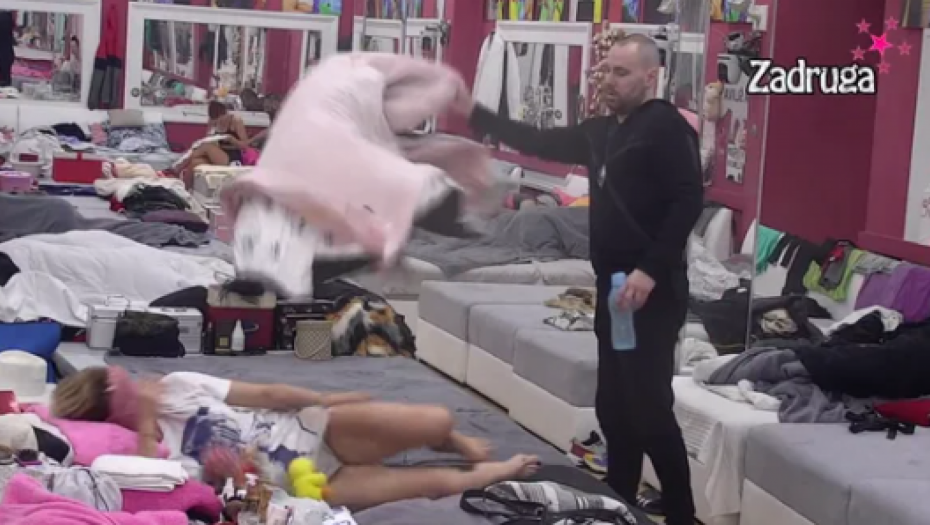 Zvezdan maltretira Anu