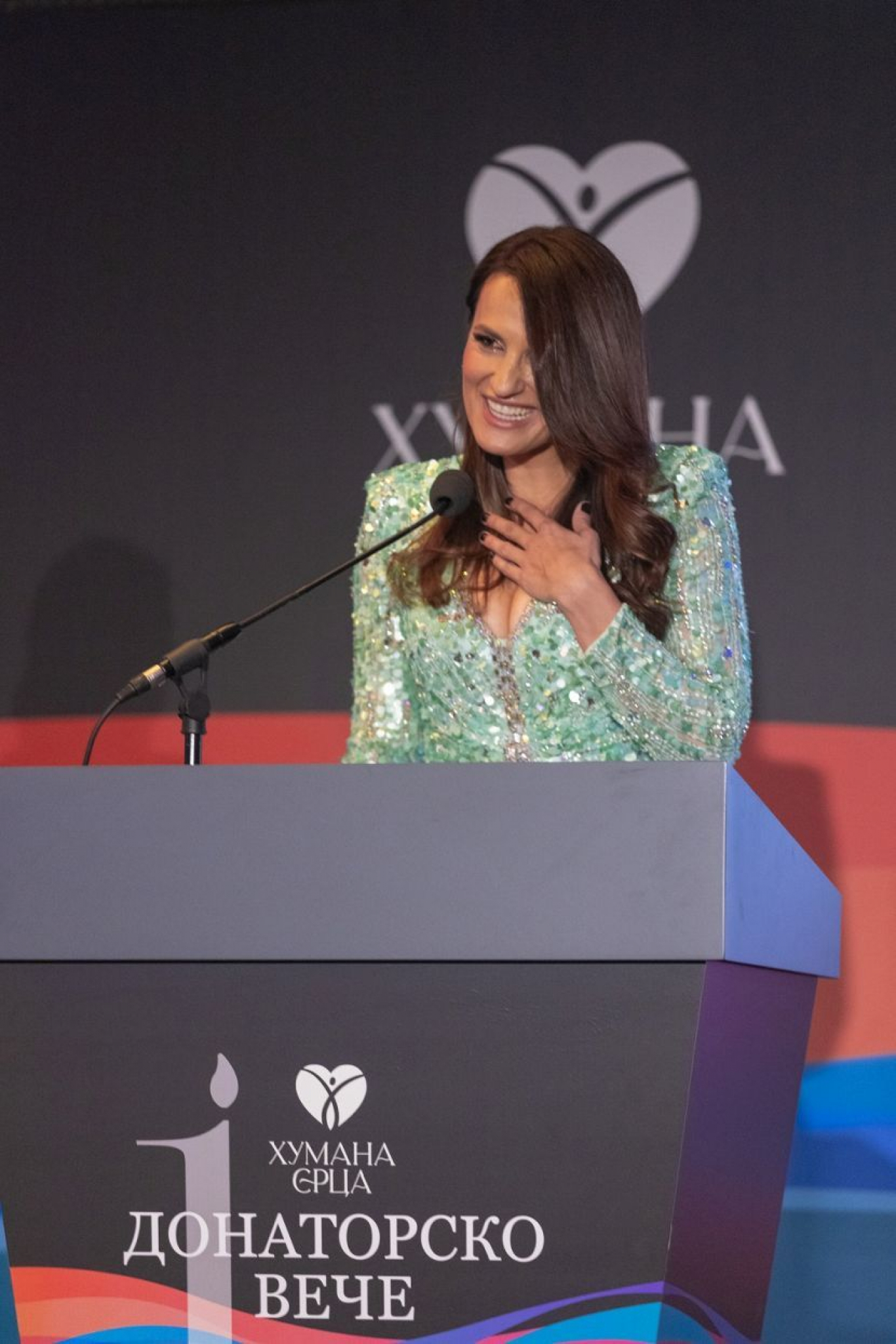 DRES NIKOLE JOKIĆA PRODAT ZA BLIZU 3 MILIONA SRPSKOM BIZNISMENU Na humanitarnoj aukciji Fondacije Humana srca prikupljen novac za nove domove porodica