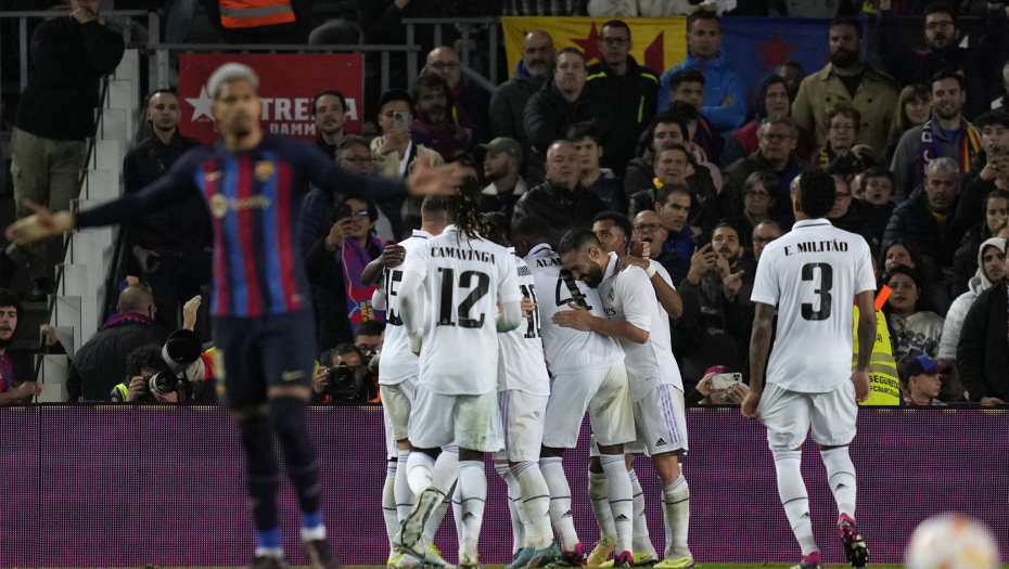 KAMP NOU NIKADA NIJE BIO TIŠI Benzema uništio Barselonin san o duploj kruni, Real ide u finale