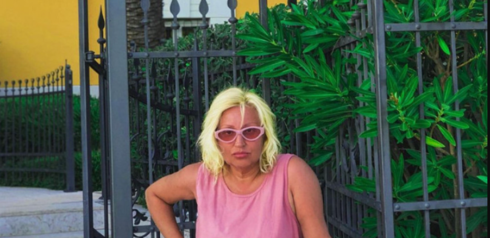 "KOLEGINICI SU POLOMILI NOS JER NIJE HTELA DA PEVA PESMU" Pevačica otkrila šta se zapravo dešava na splavovima, prisustvovala je tučama, a neki su potezali i pištolje!