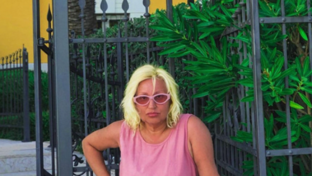 "KOLEGINICI SU POLOMILI NOS JER NIJE HTELA DA PEVA PESMU" Pevačica otkrila šta se zapravo dešava na splavovima, prisustvovala je tučama, a neki su potezali i pištolje!