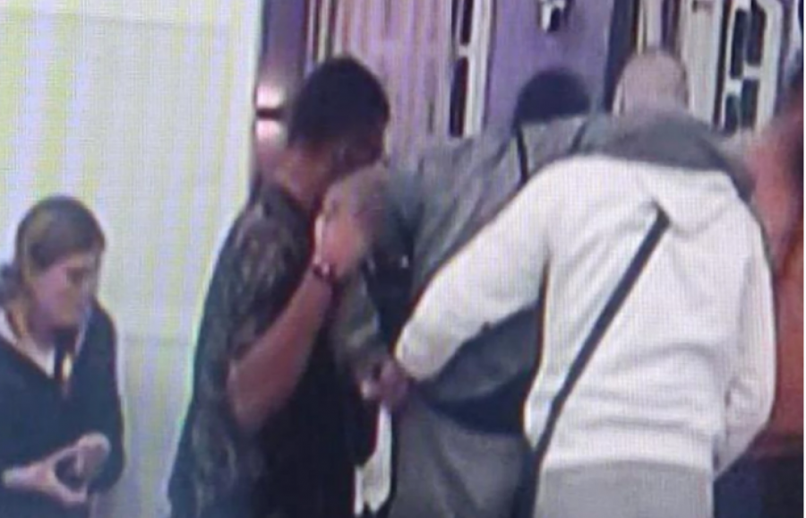 OVO JE TRENUTAK KADA JE MARKU DNK POZLILO Nije mogao da stoji na nogama, zadrugari ga tokom emisije izneli iz Bele kuće