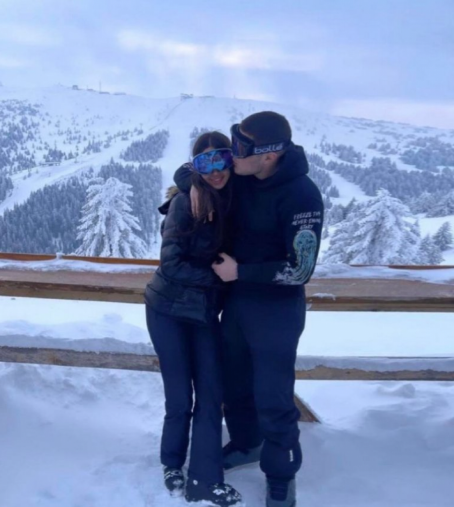 EVO KO JE MISTERIOZNI DEČKO ĐINE DŽINOVIĆ! Brutalan je frajer, krije ga od javnosti, a nakon ovih fotki shvatićete i zašto