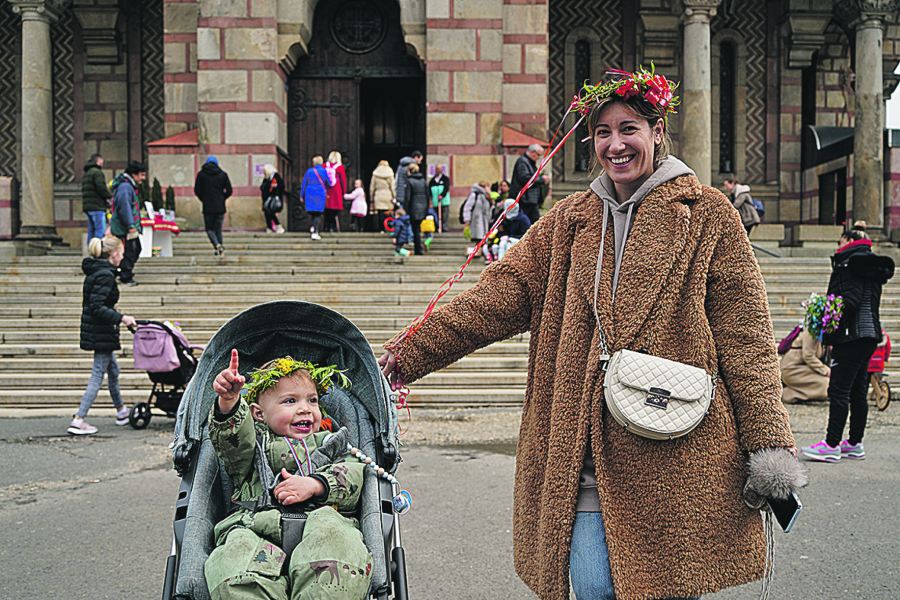 RADUJTE SE! Širom Srbije obeležena Vrbica - Venčići, zvončići i dečja graja
