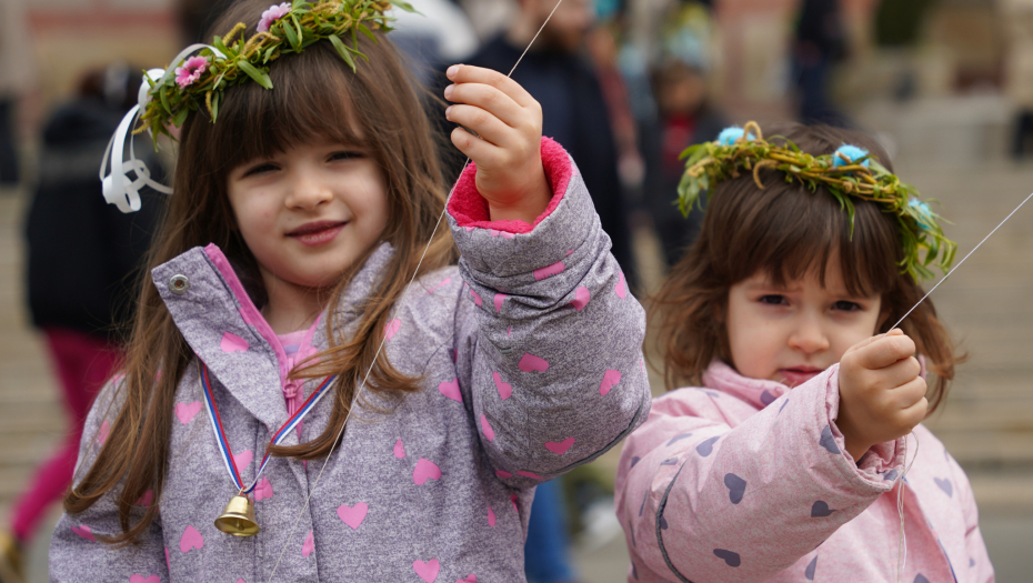 RADUJTE SE! Širom Srbije obeležena Vrbica - Venčići, zvončići i dečja graja