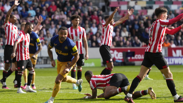 "SVRAKE" POLETELE KA LIGI ŠAMPIONA Pobede Njukasla više nisu slučajnost, sudije pogubile konce u Londonu i "pogurale" Totenhem