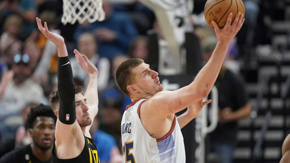KAD MU NE IDE, OPET JE BLIZU TRIPL-DABLA Denver se odmara za plej-of, Jokić punio kolone protiv Džeza (VIDEO)