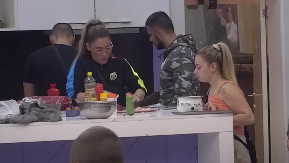 REŠILA DA POKAŽE SVOJA KULINARSKA UMEĆA Ana Čurčić se dohvatila kuhinje da zadrugarima pripremi pravu gozbu