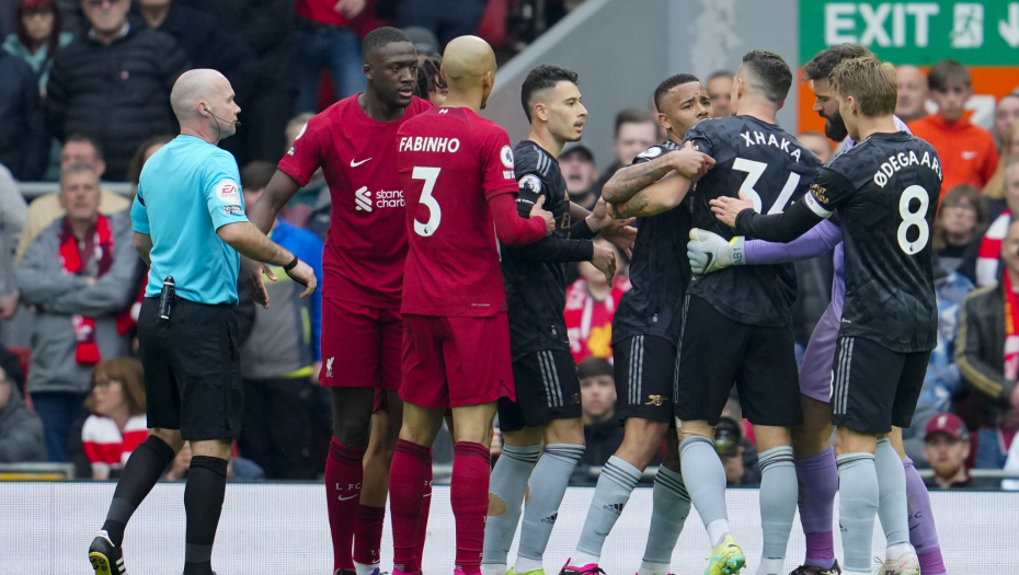 BURA U PREMIJER LIGI Sudija udario igrača Liverpula, pokrenuta istraga