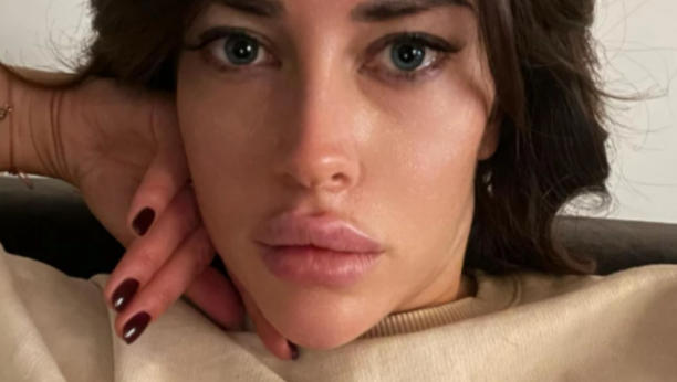 TRUDNA MINA OBJAVILA VRUĆU FOTKU Ognjenova devojka zapalila mreže bujnim dekolteom, ovo niko nije očekivao!