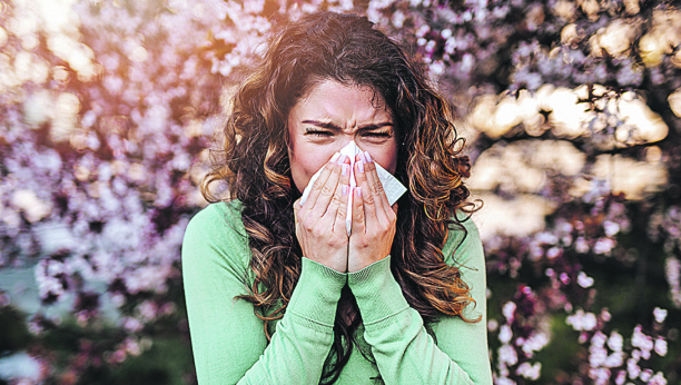 KAŠALJ, KIJAVICA CURENJE IZ NOSA Alergije vrebaju i zimi, lekarka objasnila kako je prepoznati na vreme