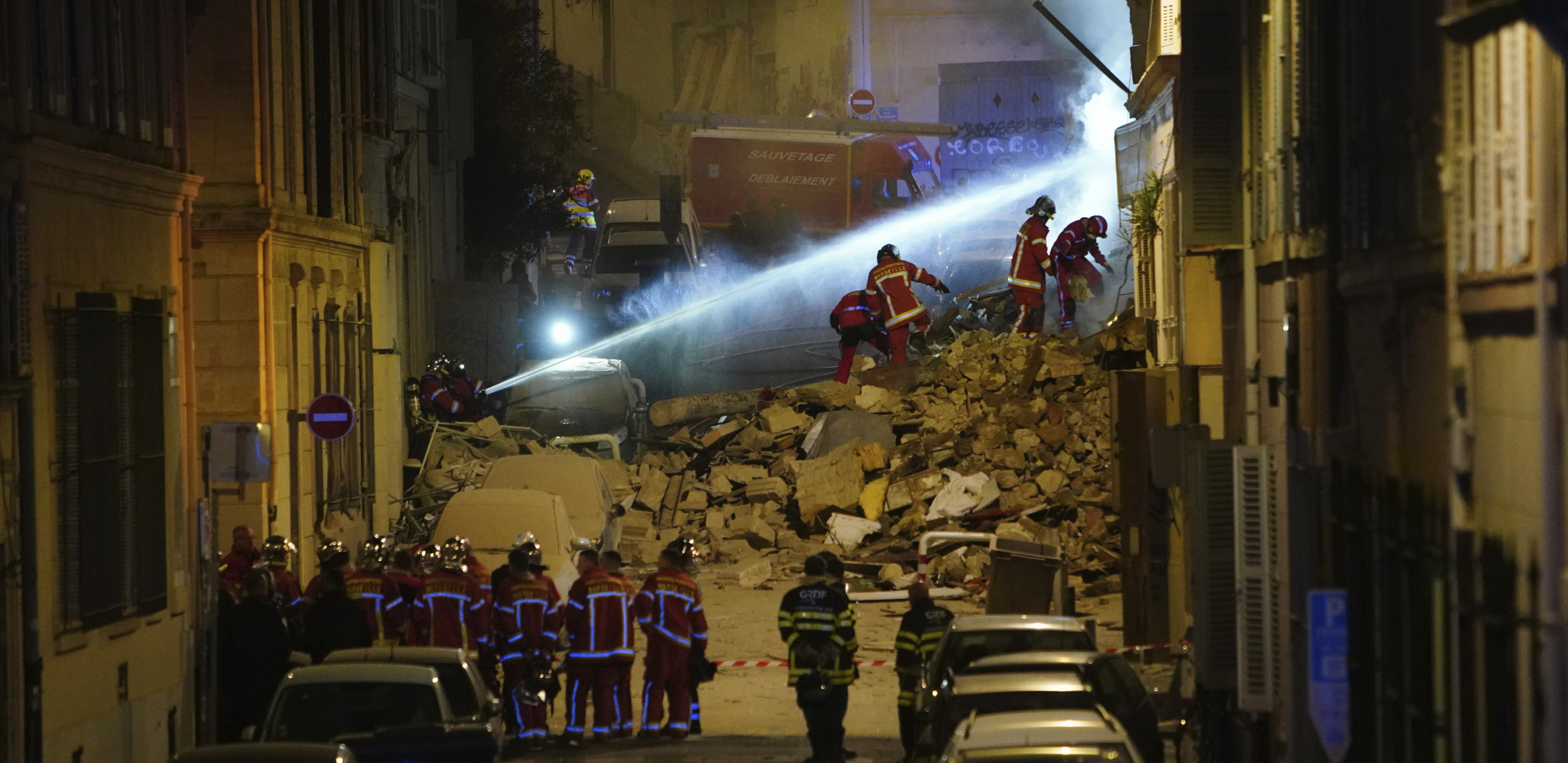 PRONAĐENO JOŠ LEŠEVA! Broj žrtava u Francuskoj raste (FOTO)