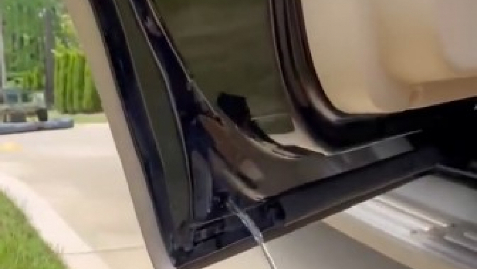 VOZAČI U ŠOKU Svaki automobil ima čep na vratima, a skoro niko ne zna čemu služi