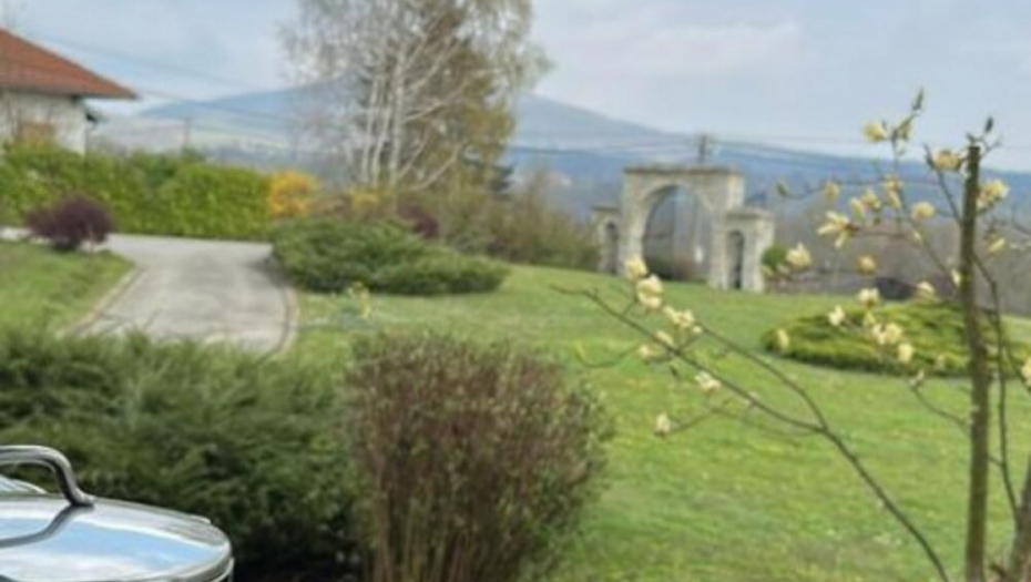 Imanje Vesne Zmijanac na kome uživa dok se oporavlja 