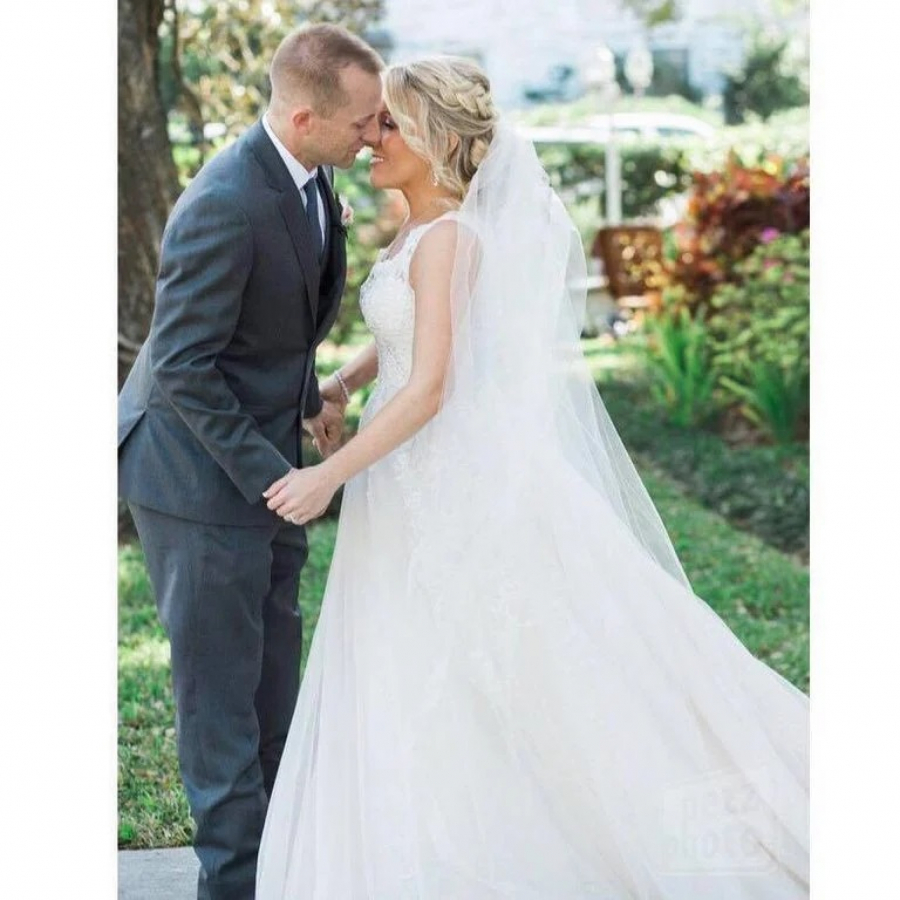 UNAKAŽENA SA 32 UBODA NOŽEM, BUKVALNO MU PALA NA RUKE Melisa žrtva porodičnog nasilja, udala se za bolničara koji joj je spasio život