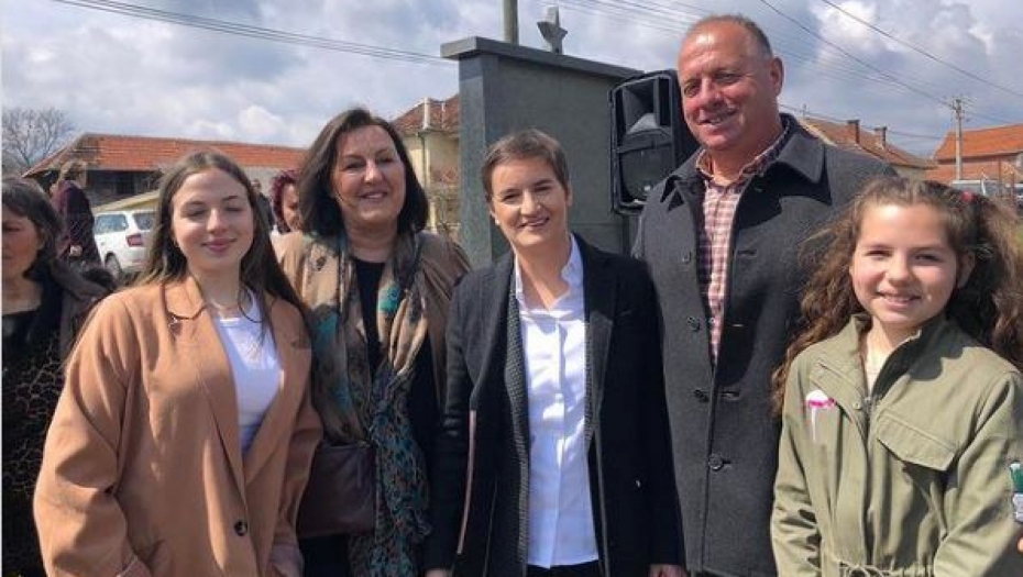 Brnabić: Vratili su se iz Melburna da decu podižu u Srbiji!