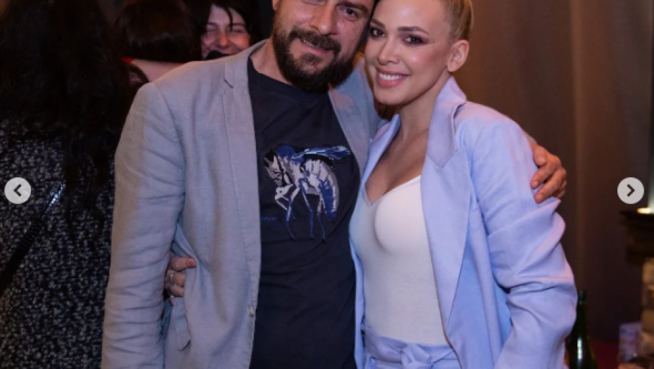 Milica sa ekipom serije "Pevačica" 