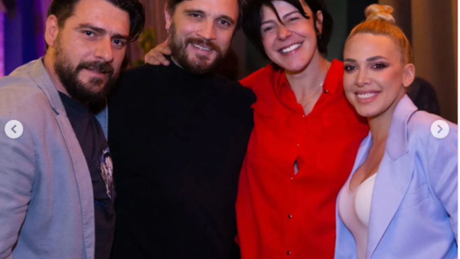 Milica sa ekipom serije "Pevačica" 